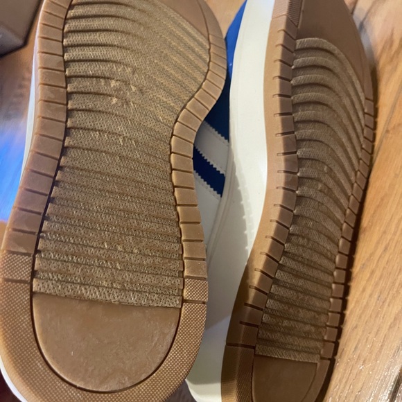 Madden Girl Women’s Navida Sneaker - Picture 6 of 11